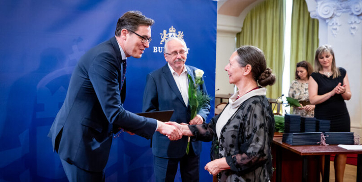  Budavár - Bárczy-díjat kapott Bajkó Judit, a Szilágyi Erzsébet Gimnázium igazgatója